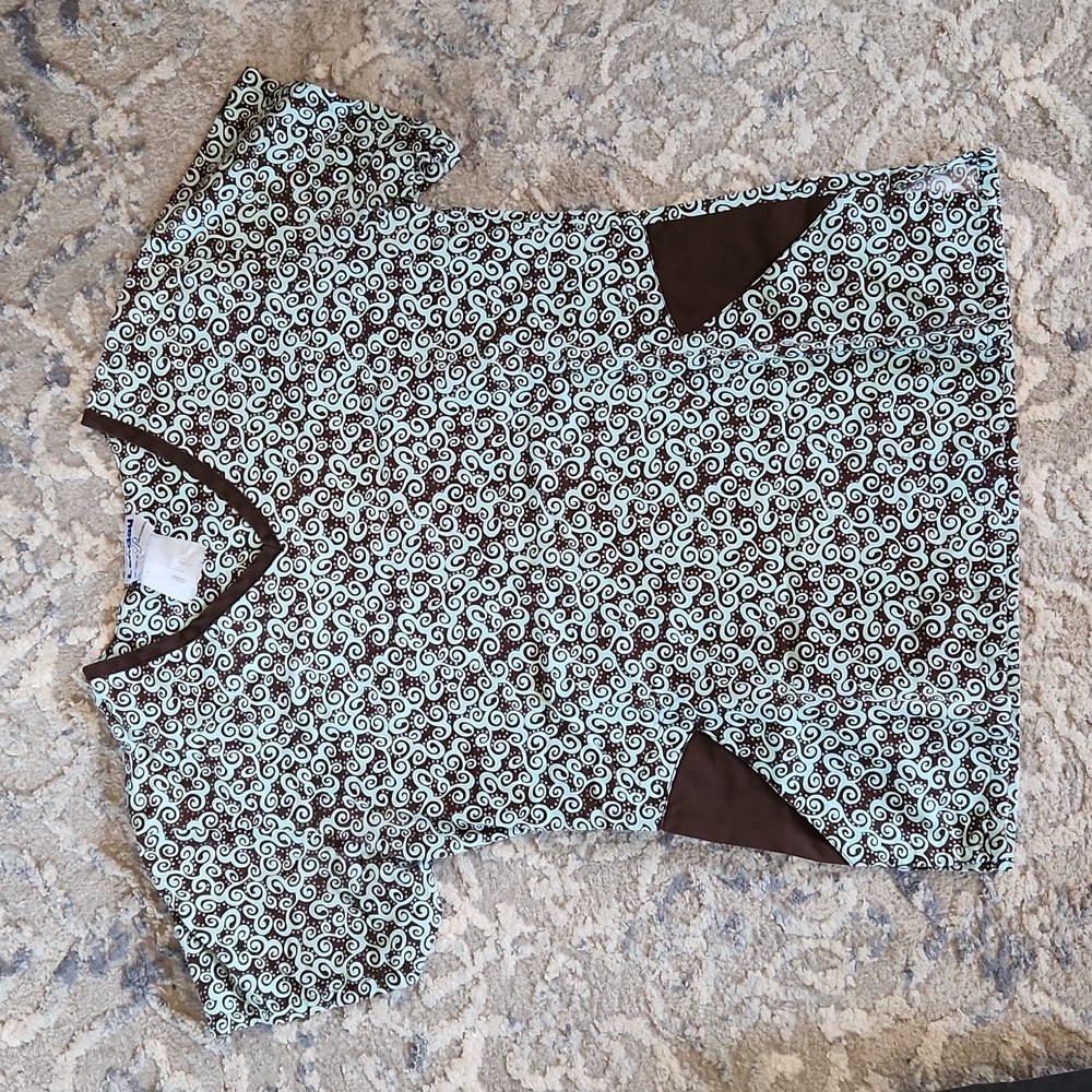 Landau scrub top